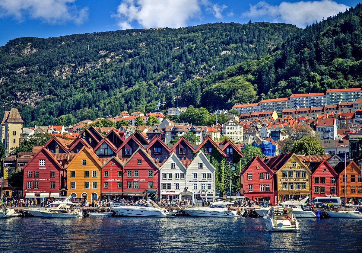 Норвегия открылась для туристов